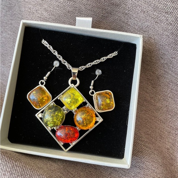 Necklace earring set with box - Picture 3 of 8